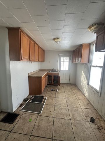 824 Franklin Avenue, New Castle, PA 16101