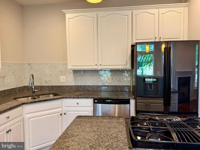15519 EXMORE CT, Woodbridge, VA 22191
