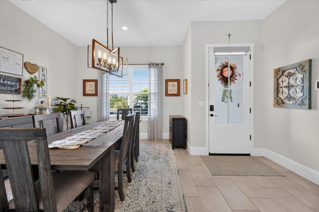 Image 12 of property listing at 330 Sentinel Drive S, Madera, CA 93636