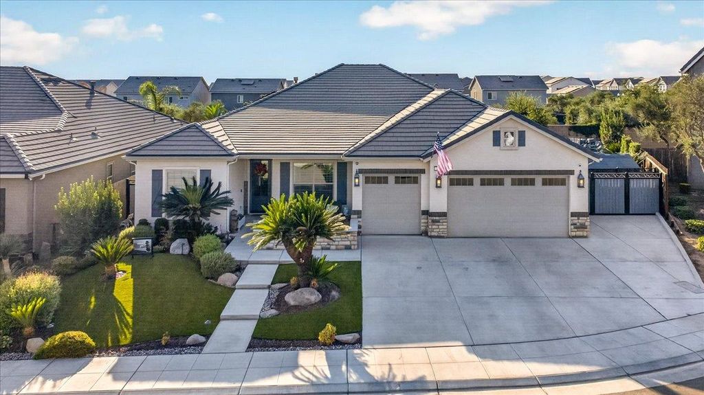 Image 2 of property listing at 330 Sentinel Drive S, Madera, CA 93636