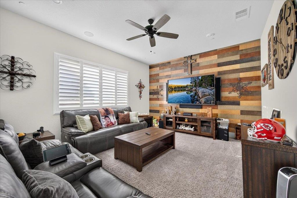 Image 22 of property listing at 330 Sentinel Drive S, Madera, CA 93636