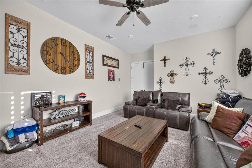 Image 25 of property listing at 330 Sentinel Drive S, Madera, CA 93636