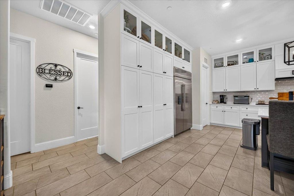 Image 26 of property listing at 330 Sentinel Drive S, Madera, CA 93636