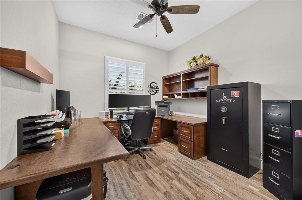Image 32 of property listing at 330 Sentinel Drive S, Madera, CA 93636