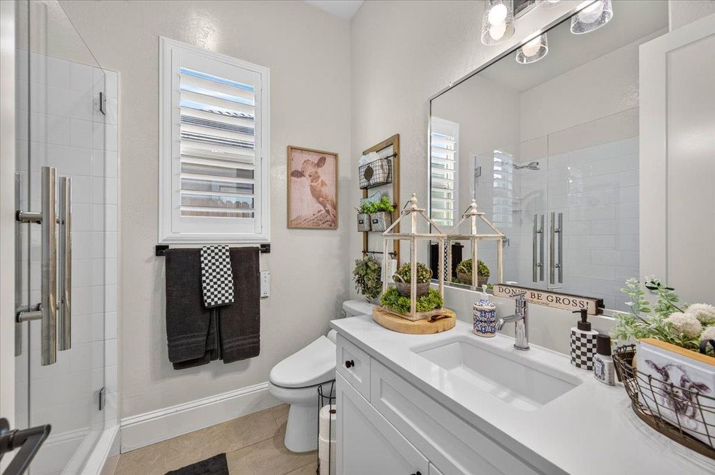 Image 34 of property listing at 330 Sentinel Drive S, Madera, CA 93636