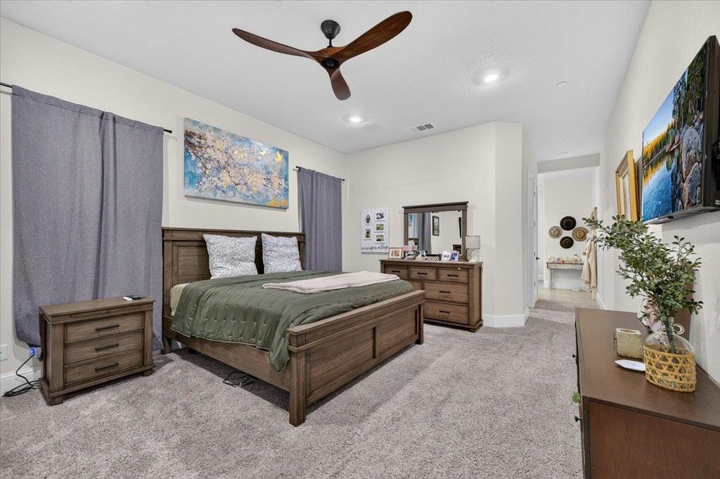 Image 36 of property listing at 330 Sentinel Drive S, Madera, CA 93636