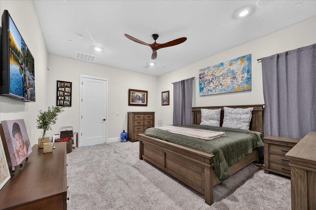 Image 38 of property listing at 330 Sentinel Drive S, Madera, CA 93636