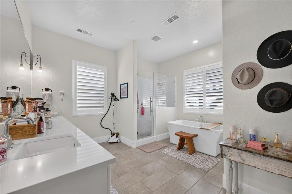 Image 40 of property listing at 330 Sentinel Drive S, Madera, CA 93636