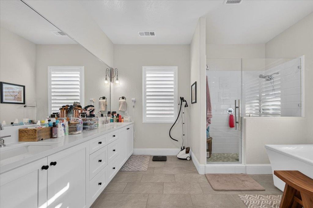 Image 41 of property listing at 330 Sentinel Drive S, Madera, CA 93636