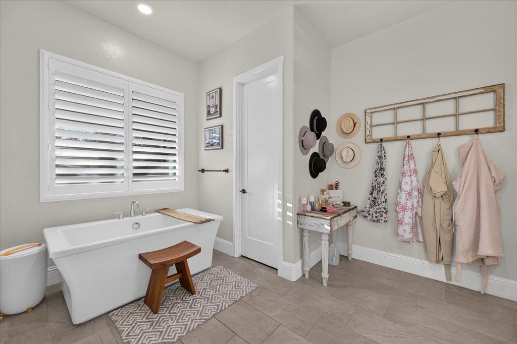 Image 42 of property listing at 330 Sentinel Drive S, Madera, CA 93636