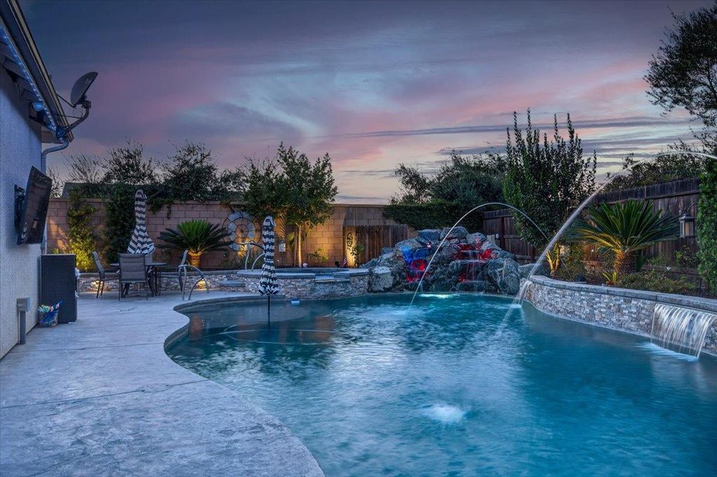 Image 56 of property listing at 330 Sentinel Drive S, Madera, CA 93636