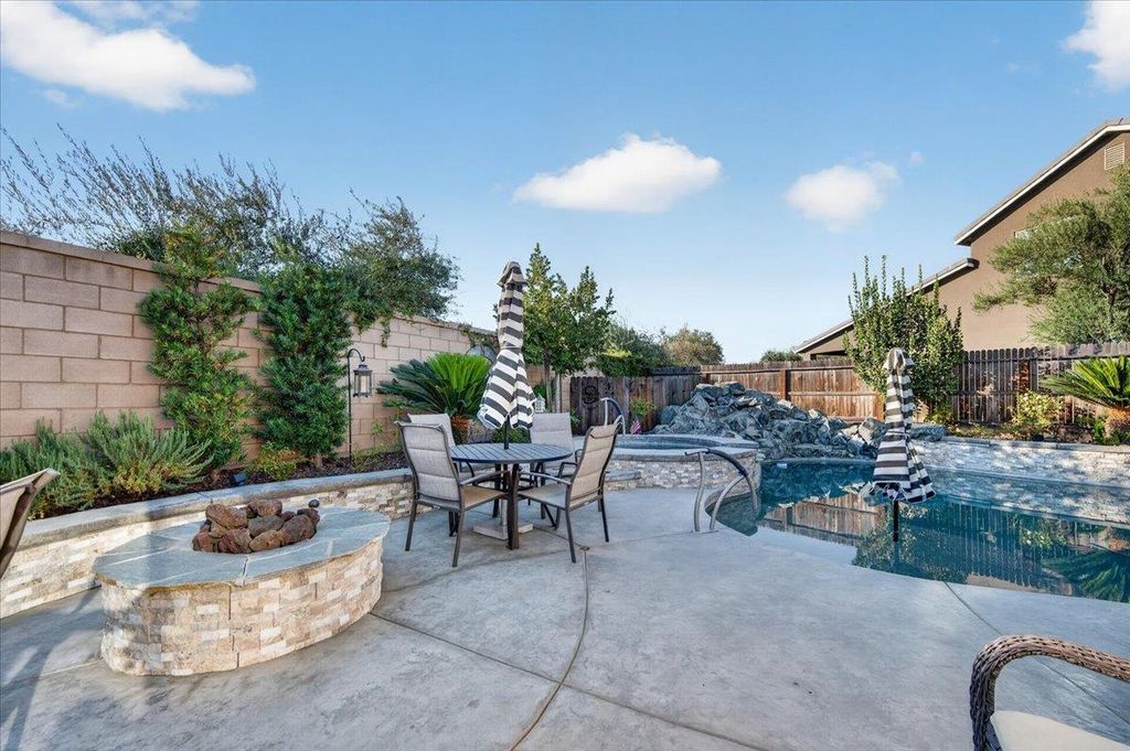 Image 57 of property listing at 330 Sentinel Drive S, Madera, CA 93636