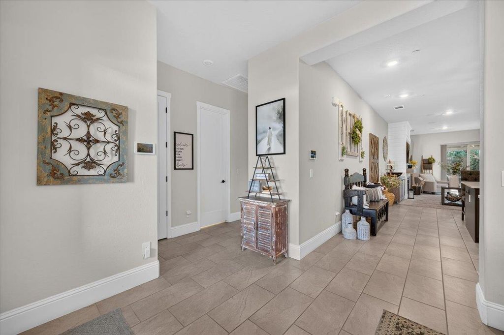 Image 9 of property listing at 330 Sentinel Drive S, Madera, CA 93636