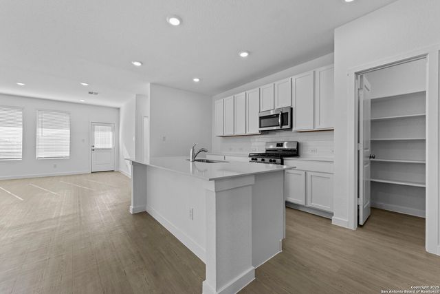 726 Bee Ridge Pt, New Braunfels, TX 78130