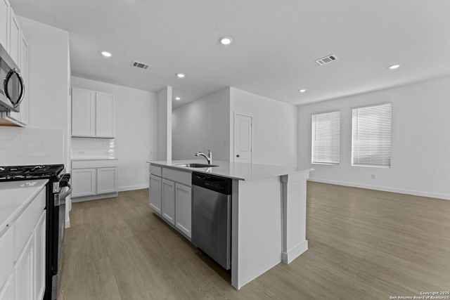 726 Bee Ridge Pt, New Braunfels, TX 78130