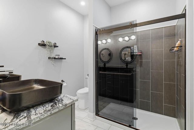 2201 Dumesnil St, Louisville, KY 40210