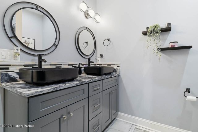 2201 Dumesnil St, Louisville, KY 40210