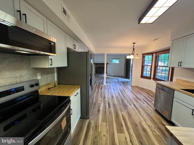30 INDEPENDENCE CT, Swedesboro, NJ 08085
