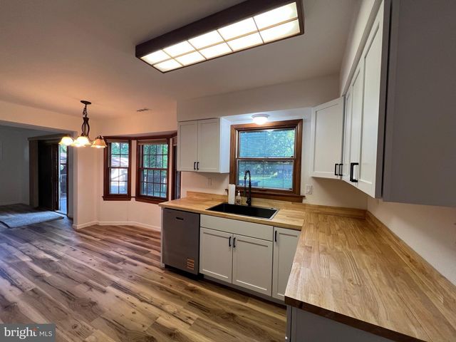 30 INDEPENDENCE CT, Swedesboro, NJ 08085
