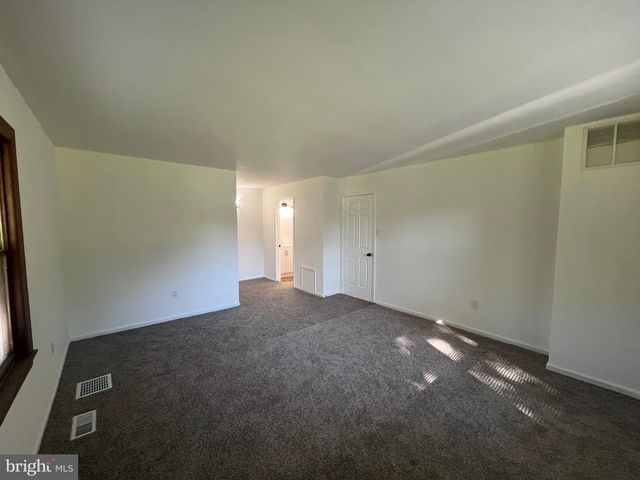 30 INDEPENDENCE CT, Swedesboro, NJ 08085