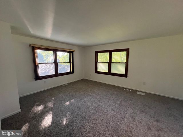 30 INDEPENDENCE CT, Swedesboro, NJ 08085