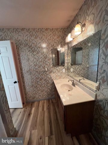 30 INDEPENDENCE CT, Swedesboro, NJ 08085