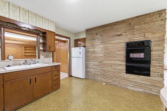 6101 S Ellis, Wichita, KS 67216