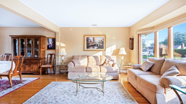25 Whitebirch Lane, Commack, NY 11725