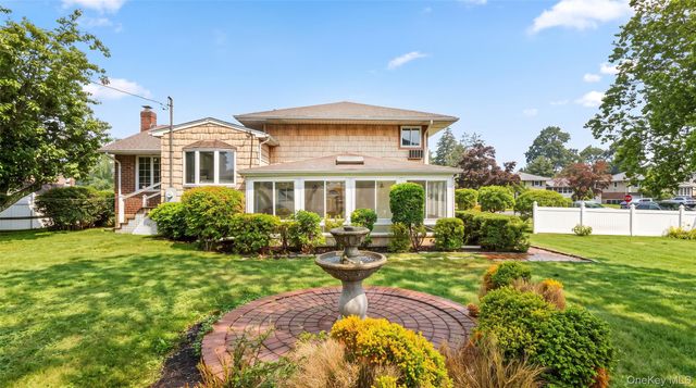 25 Whitebirch Lane, Commack, NY 11725