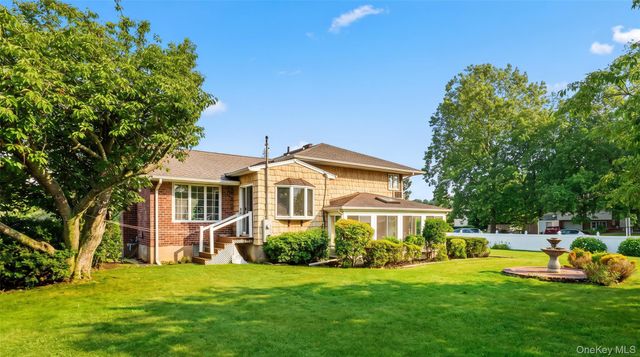 25 Whitebirch Lane, Commack, NY 11725