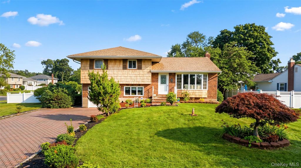 25 Whitebirch Lane, Commack, NY 11725