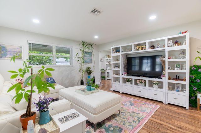 1318 CARDINAL Lane, Lantana, FL 33462
