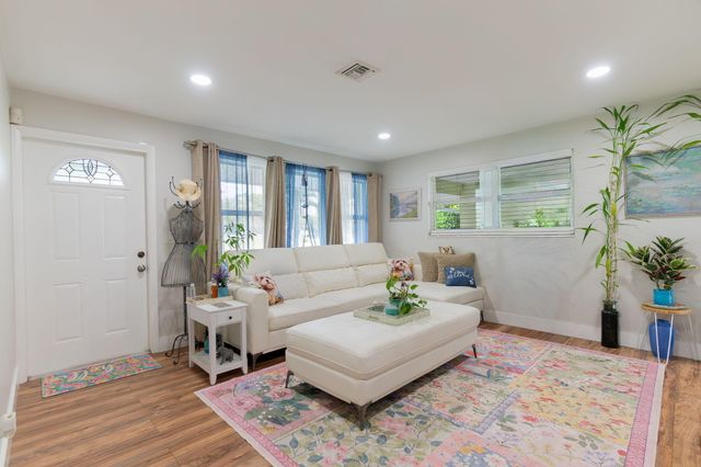 1318 CARDINAL Lane, Lantana, FL 33462