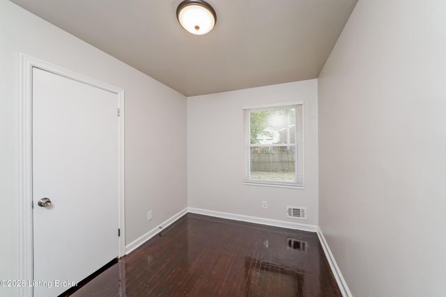 10214 Barkley Dr, Jeffersontown, KY 40299