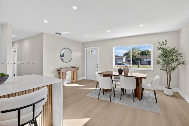 2805 NW 210th Ter, Miami Gardens, FL 33056