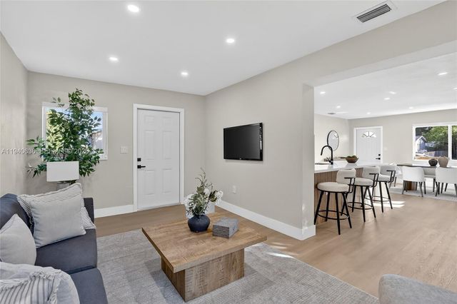 2805 NW 210th Ter, Miami Gardens, FL 33056