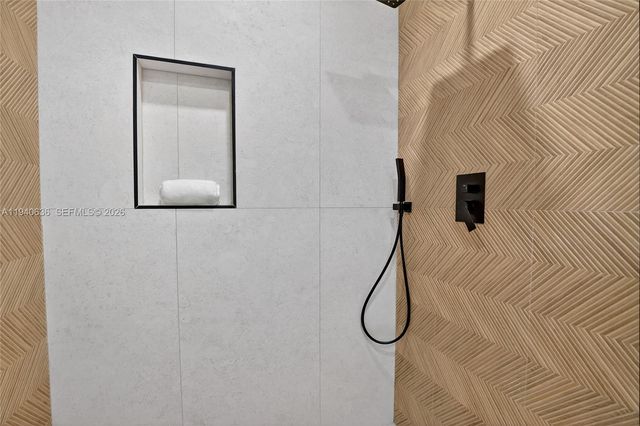 2805 NW 210th Ter, Miami Gardens, FL 33056