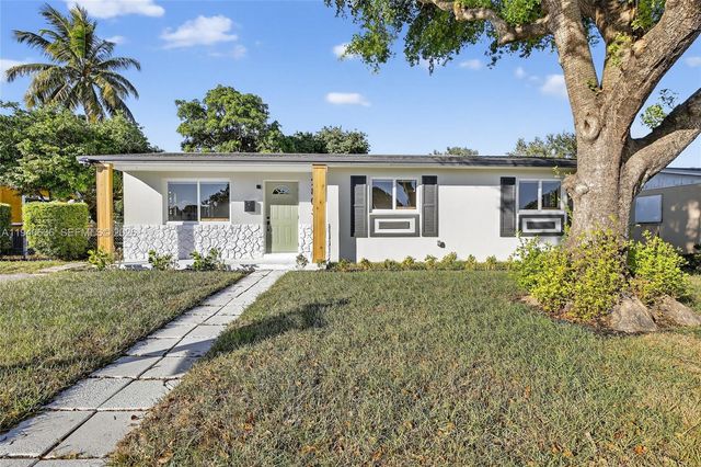 2805 NW 210th Ter, Miami Gardens, FL 33056