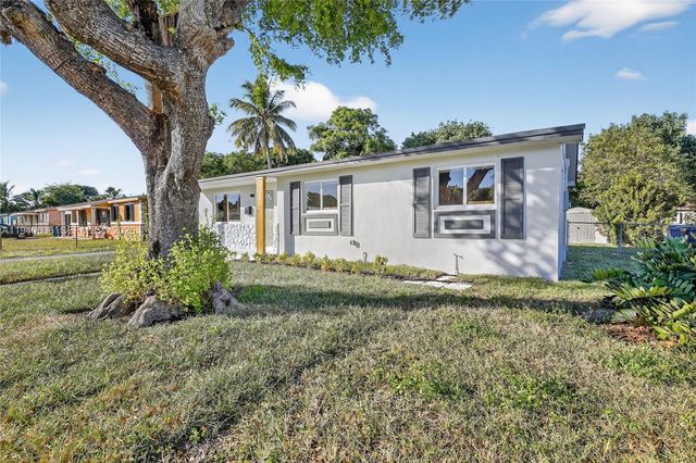2805 NW 210th Ter, Miami Gardens, FL 33056