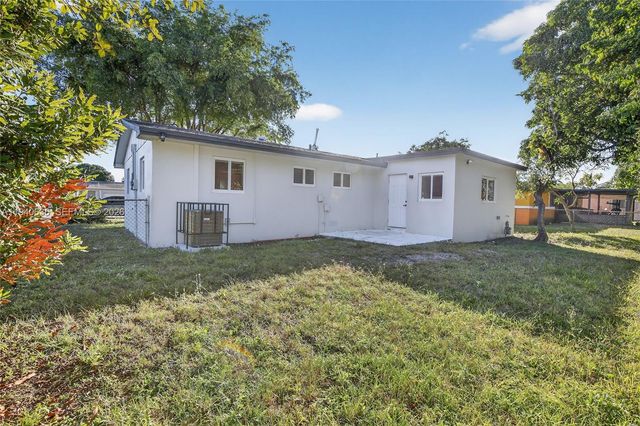 2805 NW 210th Ter, Miami Gardens, FL 33056