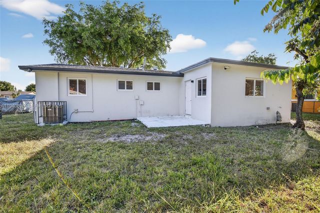 2805 NW 210th Ter, Miami Gardens, FL 33056