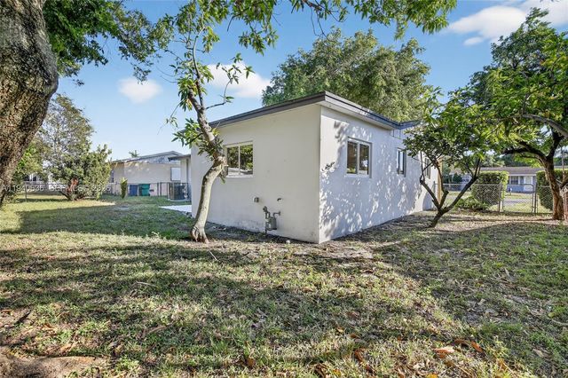 2805 NW 210th Ter, Miami Gardens, FL 33056