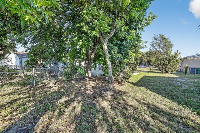 2805 NW 210th Ter, Miami Gardens, FL 33056