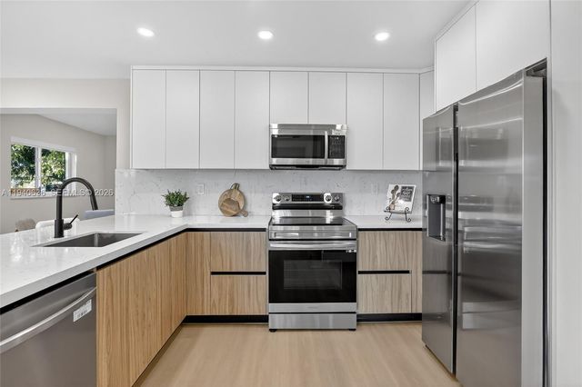 2805 NW 210th Ter, Miami Gardens, FL 33056