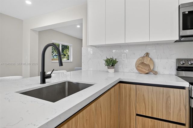 2805 NW 210th Ter, Miami Gardens, FL 33056