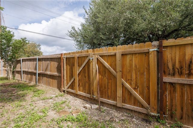 1101 Jefferson St, Alice, TX 78332
