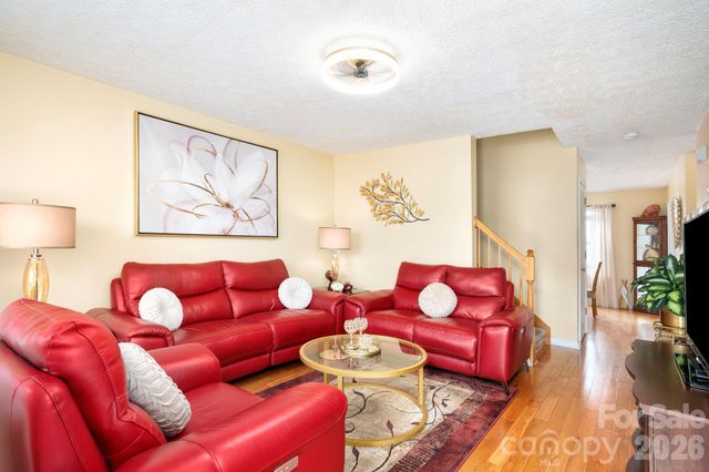 107 Loch Haven Road, Swannanoa, NC 28778