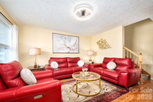 107 Loch Haven Road, Swannanoa, NC 28778