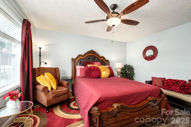 107 Loch Haven Road, Swannanoa, NC 28778