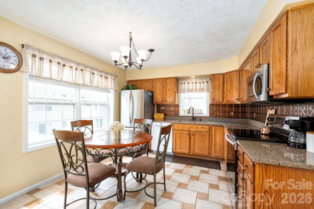 107 Loch Haven Road, Swannanoa, NC 28778